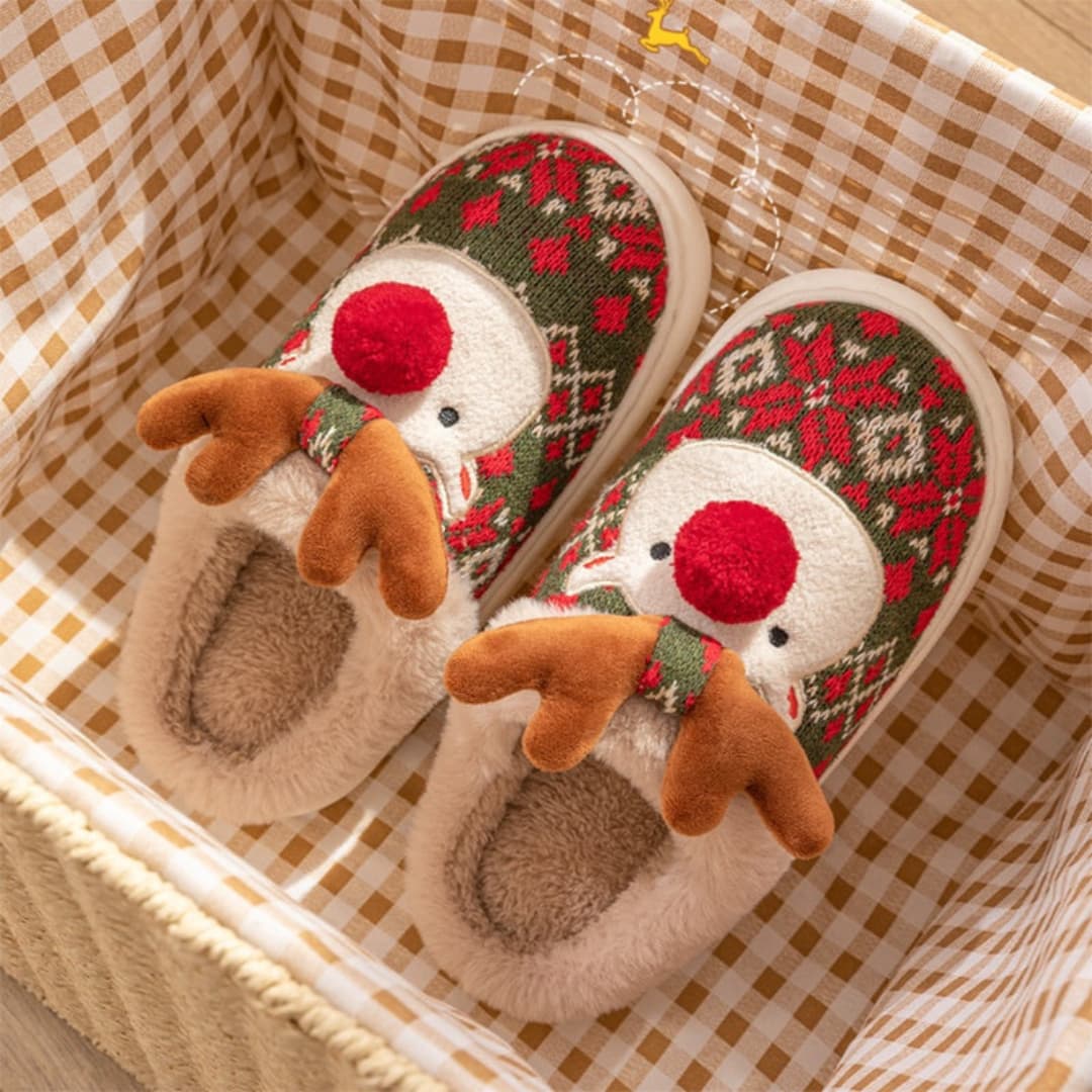 Women's Christmas plush slippers with moose motif cozy non-slip indoor shoes