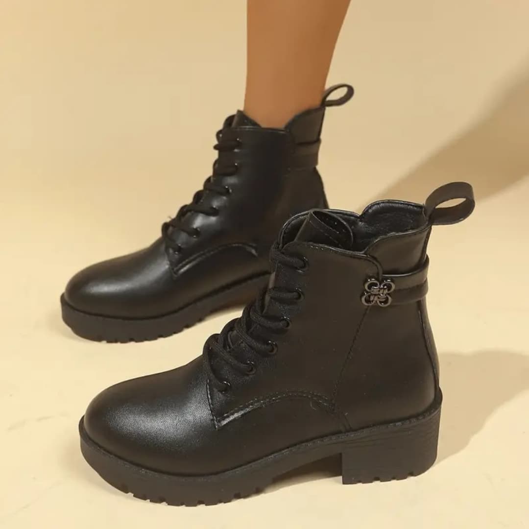 Katia - Elegant short lace-up boots for women