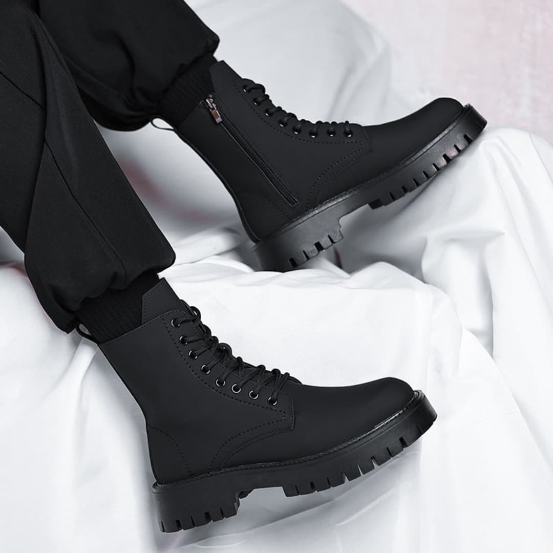 Barnabas - Functional boots with a zipper on the side for men