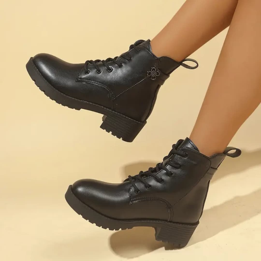 Katia - Elegant short lace-up boots for women