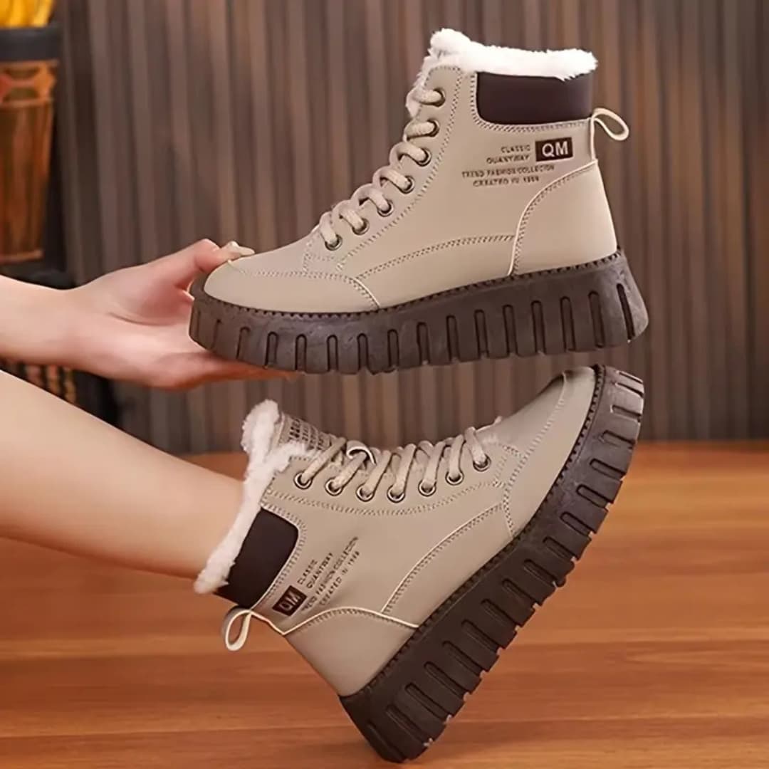 Women's Winter Platform Ankle Boots with Plush Lining and Stylish Design