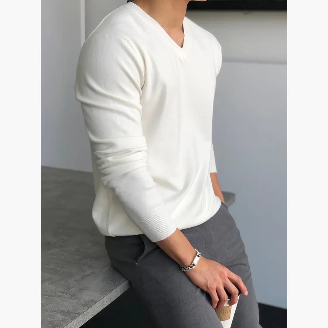 Emmanuel - Stylish long-sleeved sweater with V-neck for men