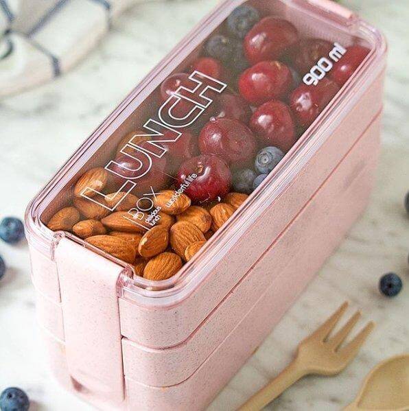 Bento matboks i 3 lag, hvetestrå, komplett sett med bestikk, ideell for miljøvennlig lunsj på farten eller jobb.