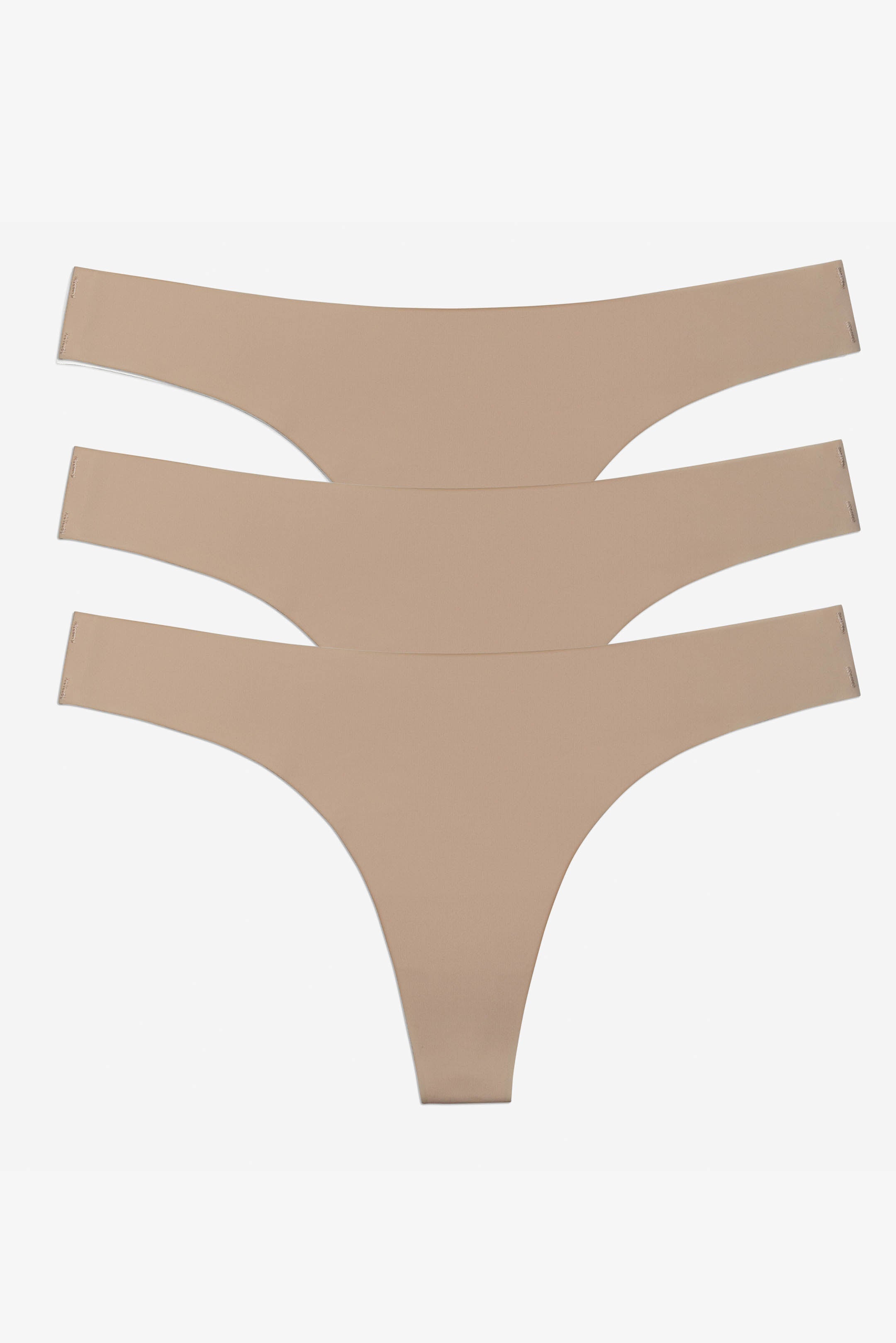 "3-pack sømløse tynne stringtruser i elastisk, mykt stoff i beige, sort og hvit uten synlige kanter, komfortabel passform"