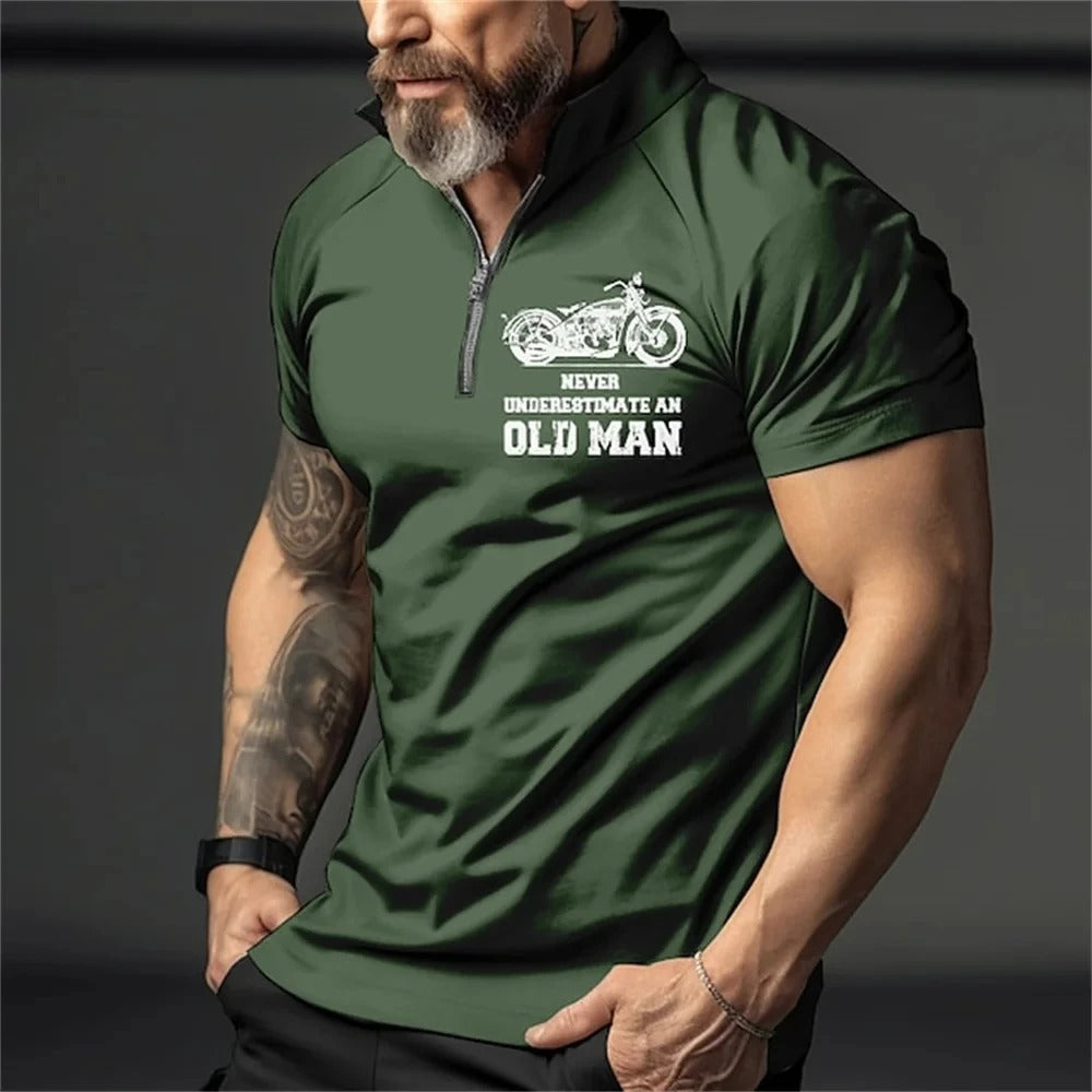 Oversized motorsykkel glidelåspolo for menn. Unikt 3D-print design, perfekt som komfortabel streetwear.