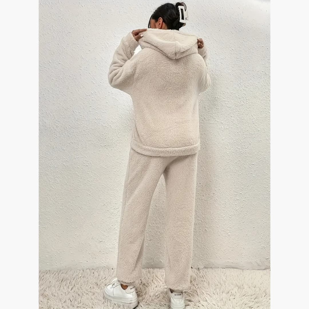 Eliana - Warm two-piece lounge outfit for women