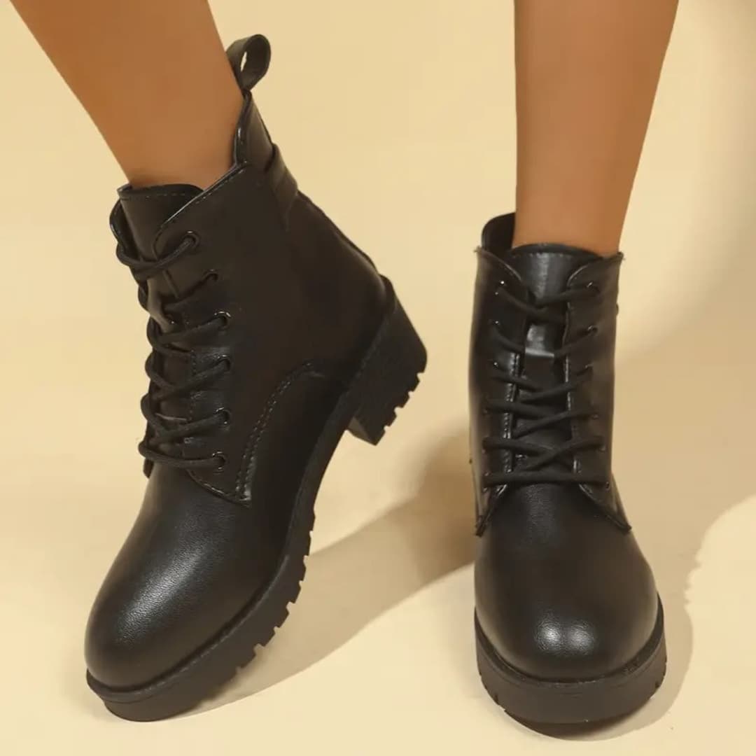 Katia - Elegant short lace-up boots for women