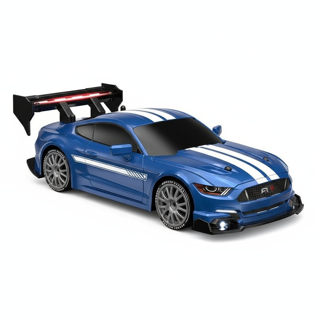 RC driftbilen lander etter et hopp, viser holdbarheten som hobbybil for voksne.