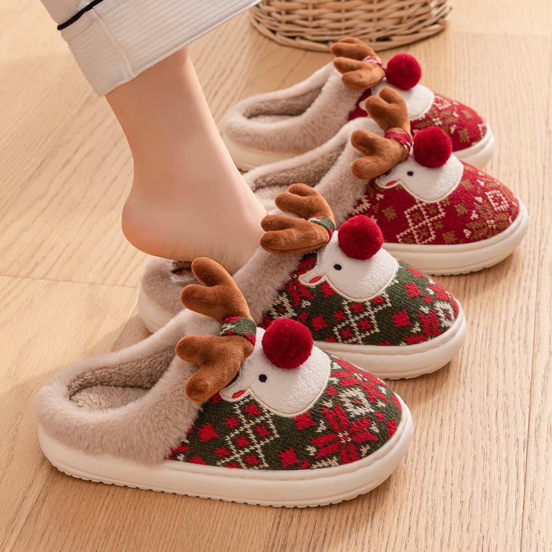 Women's Christmas plush slippers with moose motif cozy non-slip indoor shoes
