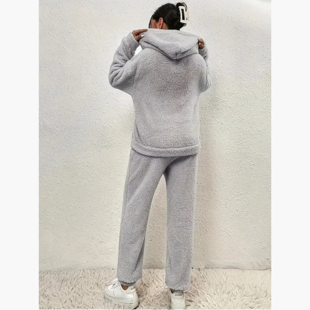 Eliana - Warm two-piece lounge outfit for women