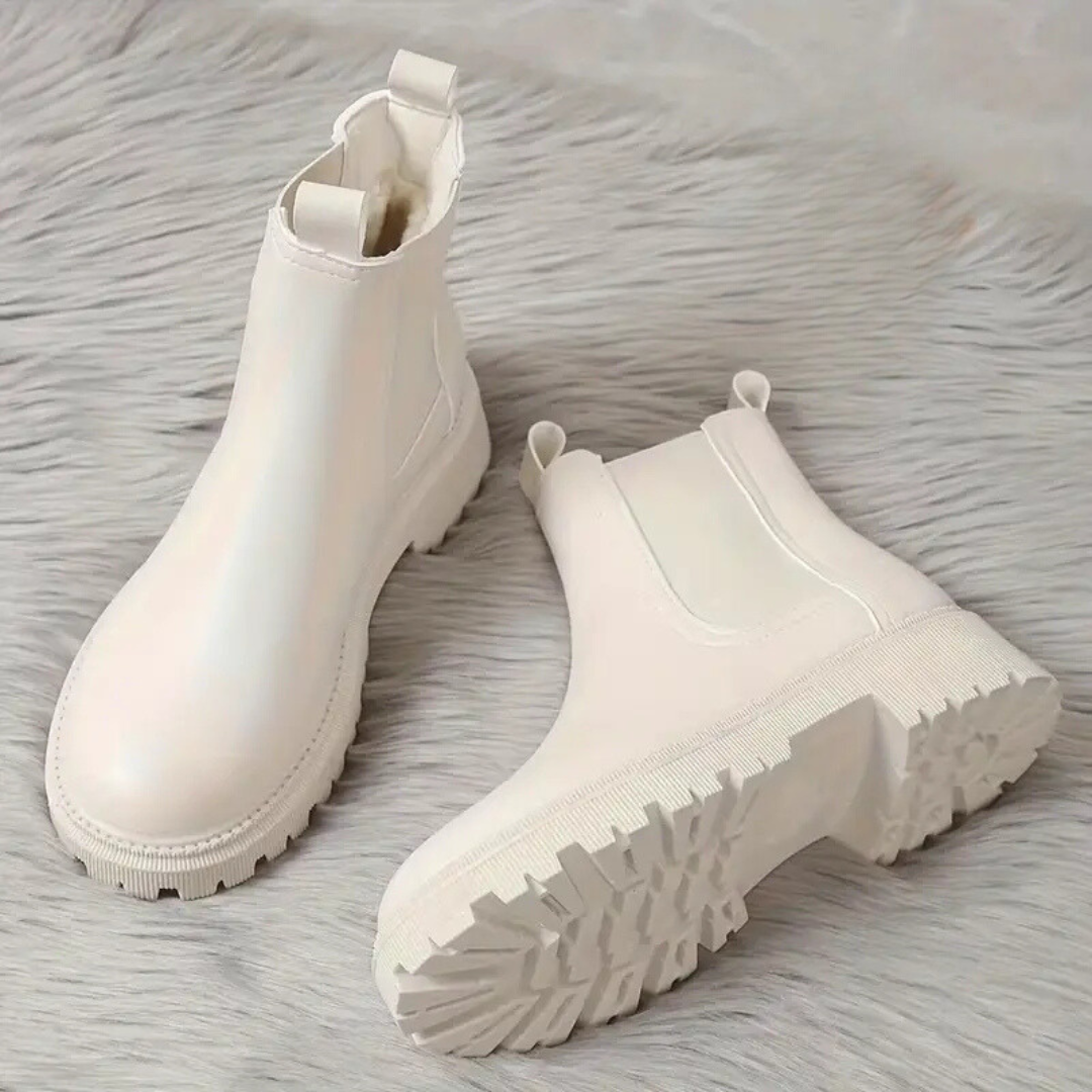 Warm women's boots with fleece lining