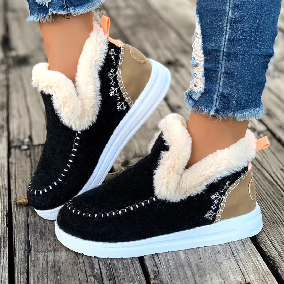 Cozy winter slippers with fleece lining for women