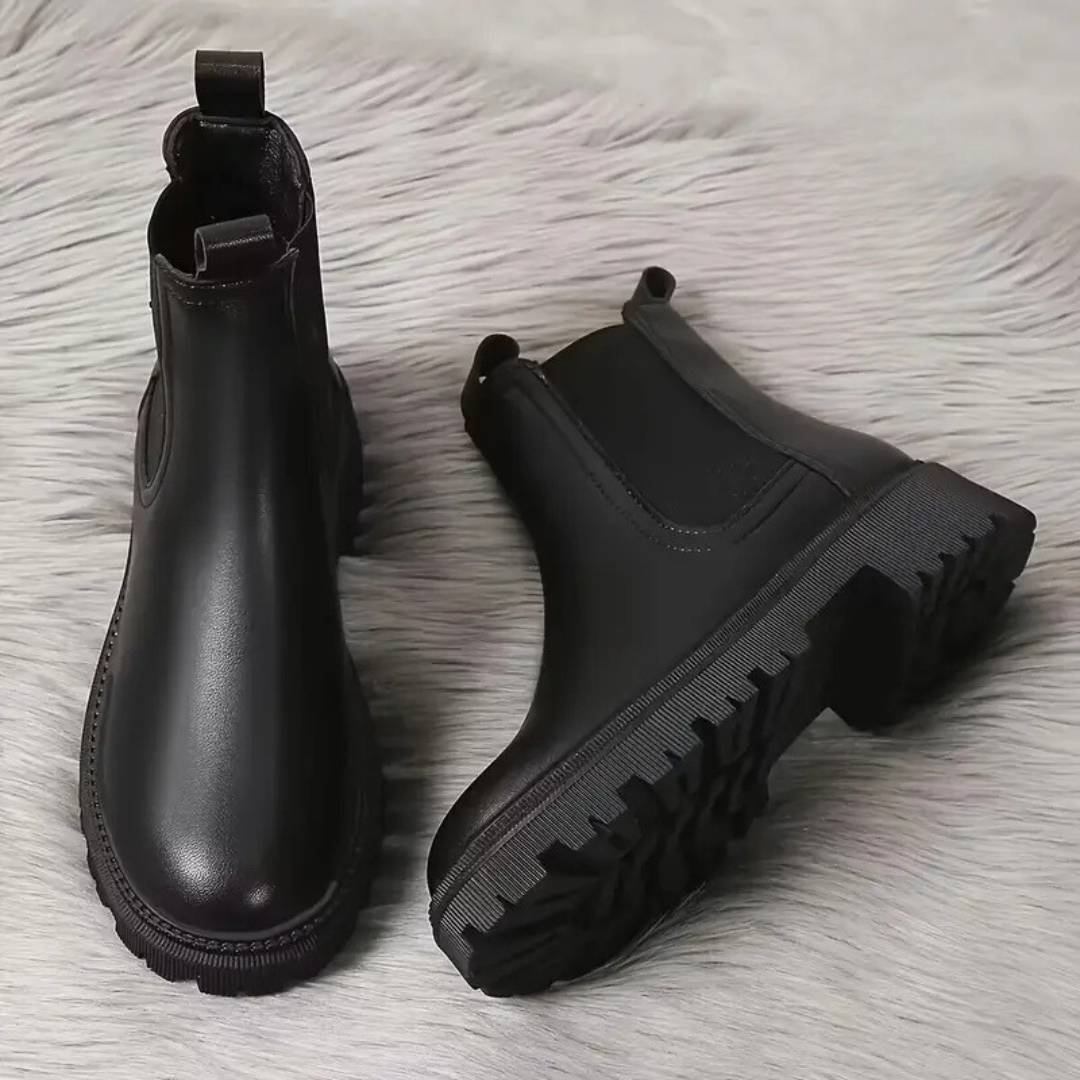 Warm women's boots with fleece lining