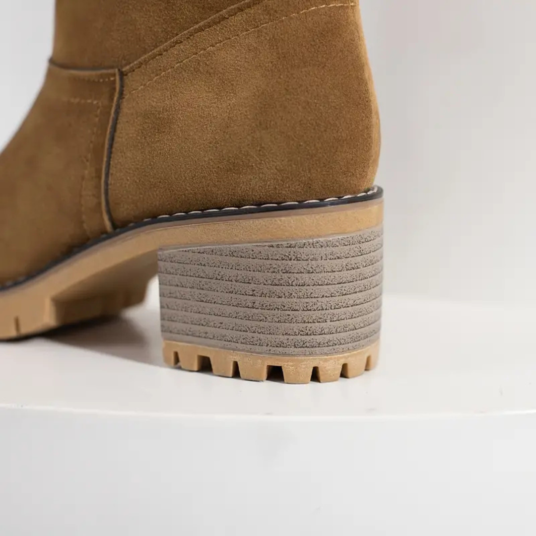 Half-high snow boots with block heel and plush lining for women