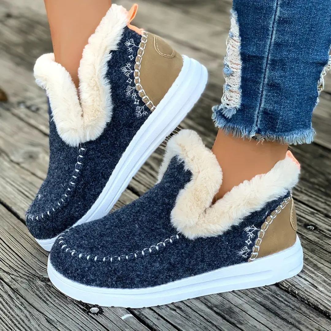 Cozy winter slippers with fleece lining for women