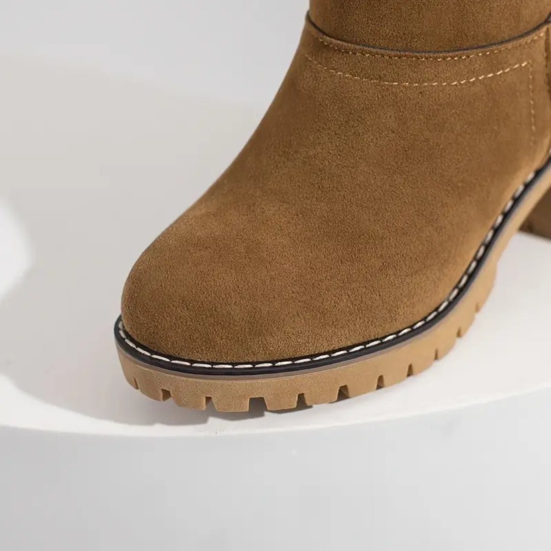 Half-high snow boots with block heel and plush lining for women