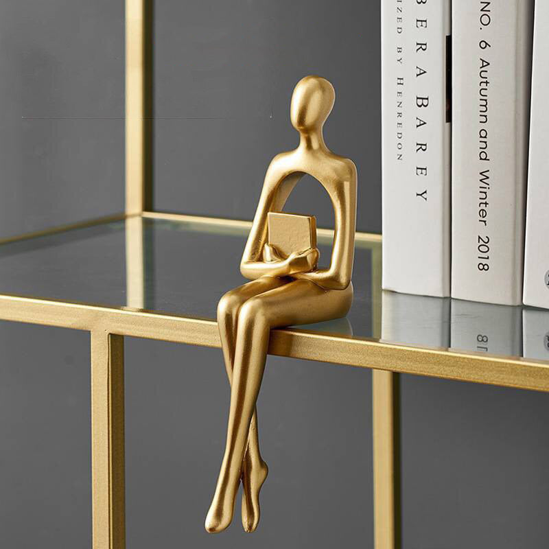 Inspirerende gyllen tenker skulptur, abstrakt dekorasjon for et moderne hjem