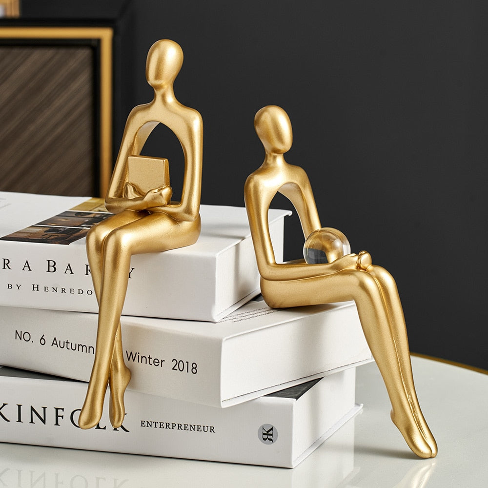 Elegant gyllen abstrakt tenker figur, perfekt som en sofistikert gave