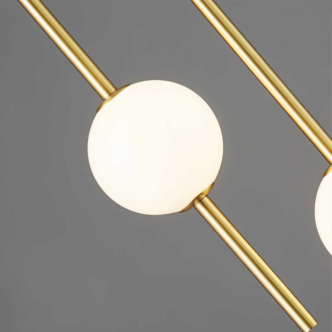 "Afzal pendellampe i nordisk stil med justerbart LED-lys, glasskule og fleksibel messingledning, 1,2 m lang."