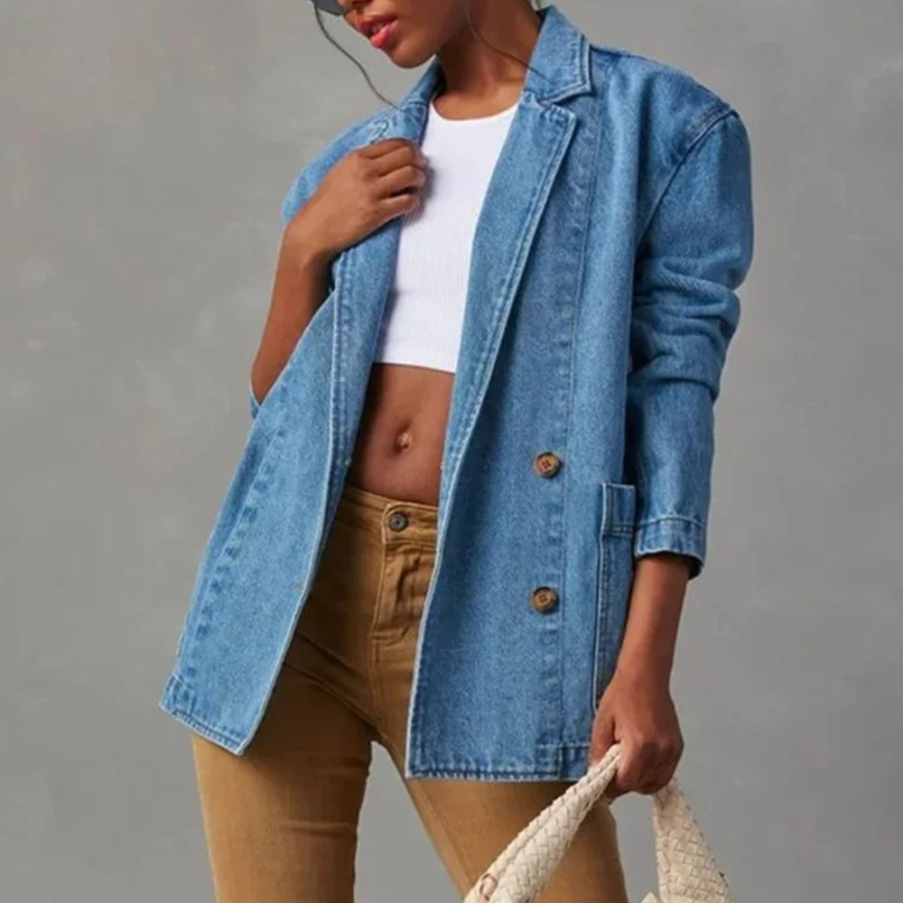 "Allsidig denimjakke for dame, stilfullt design med elegant slagkrage, slitesterk kvalitet, perfekt for vårsesongen."