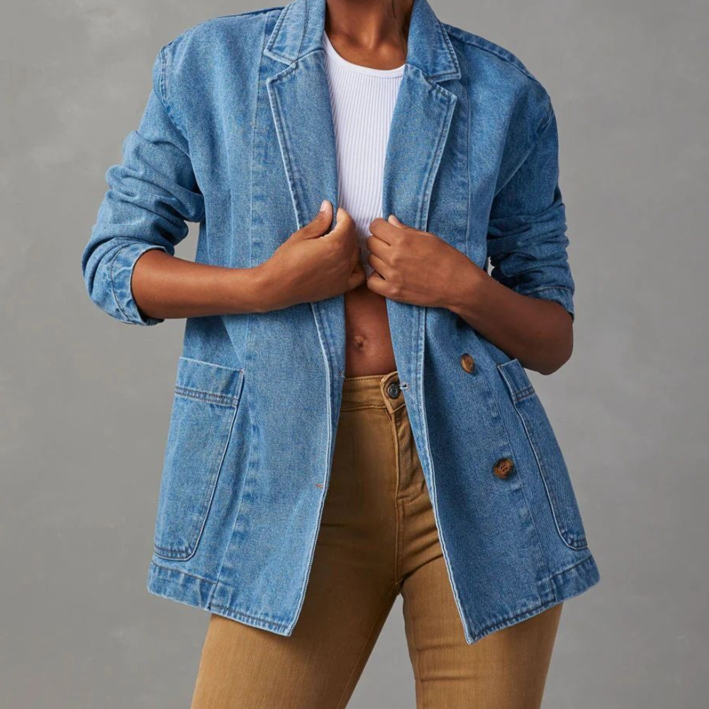 "Allsidig denimjakke for dame, stilfullt design med elegant slagkrage, slitesterk kvalitet, perfekt for vårsesongen."