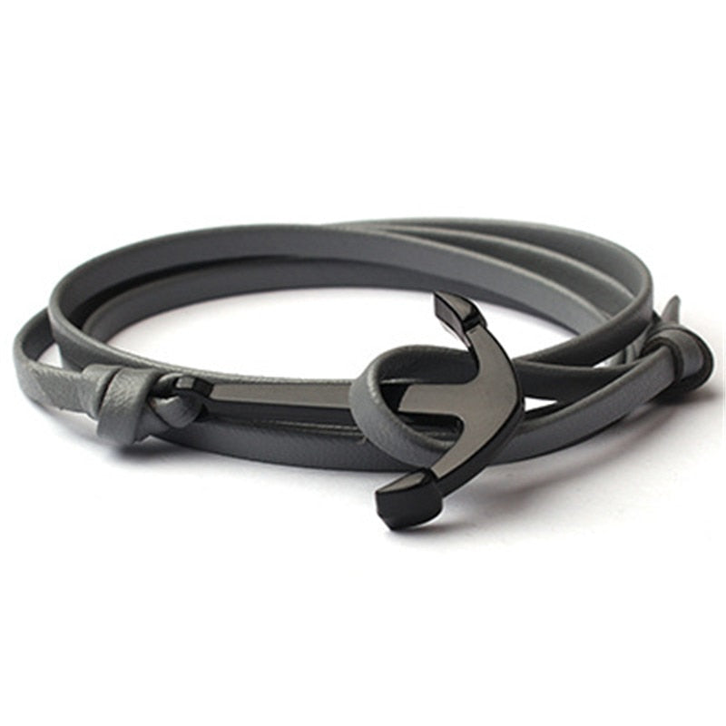 Elegant ankerarmbånd i flettet skinn; en flott gaveidé for menn som elsker maritime smykker.