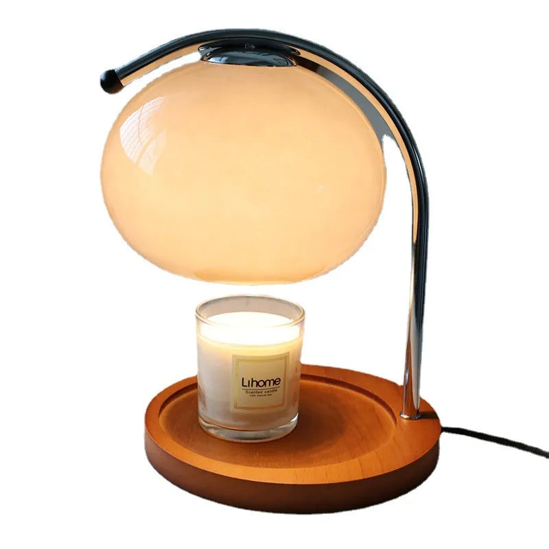Stilig aromalampe i klart glass. Skaper koselig stemningslys med justerbar lysstyrke.