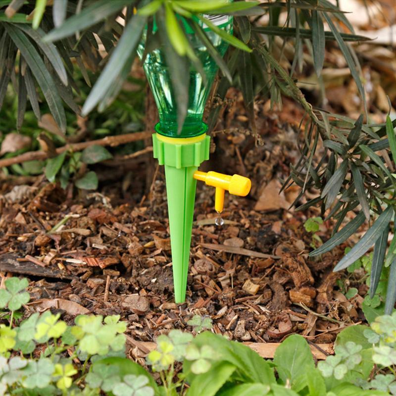 "Automatisk vanningssystem for planter, grønn plastkonstruksjon, enkel montering, justerbar vannmengde, miljøvennlig design."