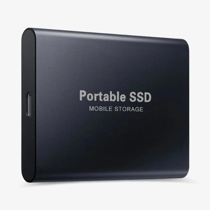 Ekstern SSD-enhet i hånden, understreker dens lette og mobile design for datalagring