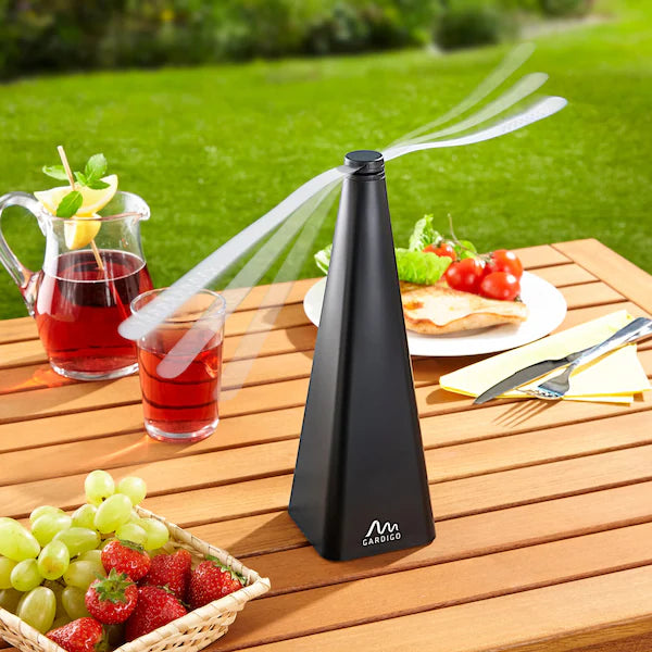 Kompakt fluevifte for camping og piknik. Enkel trådløs beskyttelse mot insekter ved utendørs måltider.