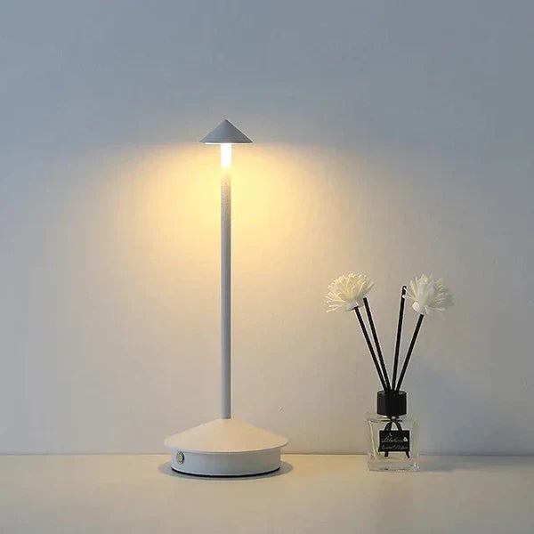 Elegant bærbar LED-lampe, perfekt som leselampe eller dekorlampe. Skaper romantisk og koselig atmosfære.