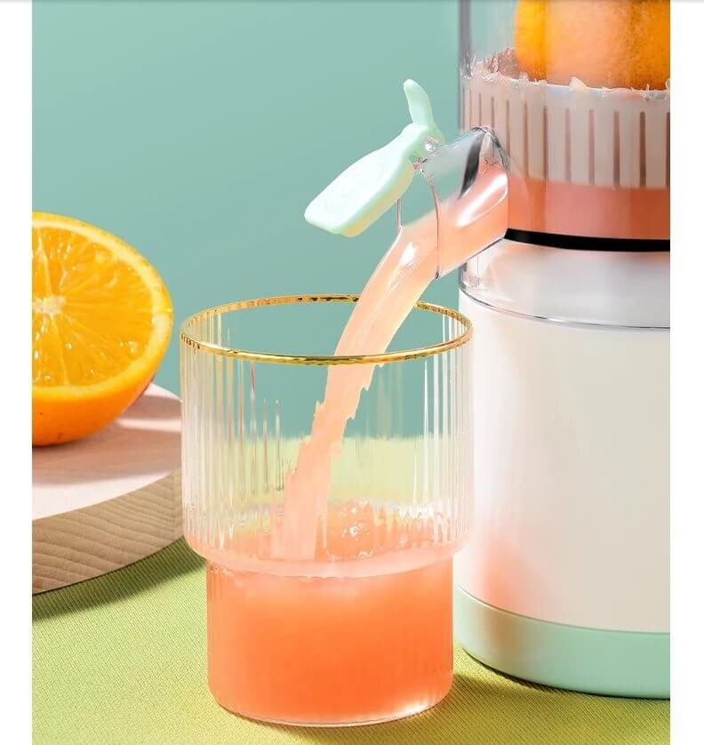Stilig, oppladbar juicer/blender med USB for enkel tilberedning av fersk fruktjuice og grønne smoothies.