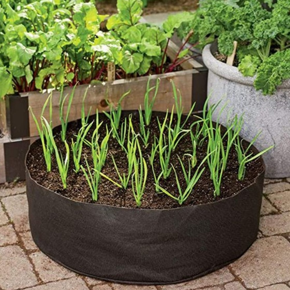 Gjenbrukbar voksepose i robust filtstoff, ideell for utendørs og innendørs dyrking av planter og grønnsaker.