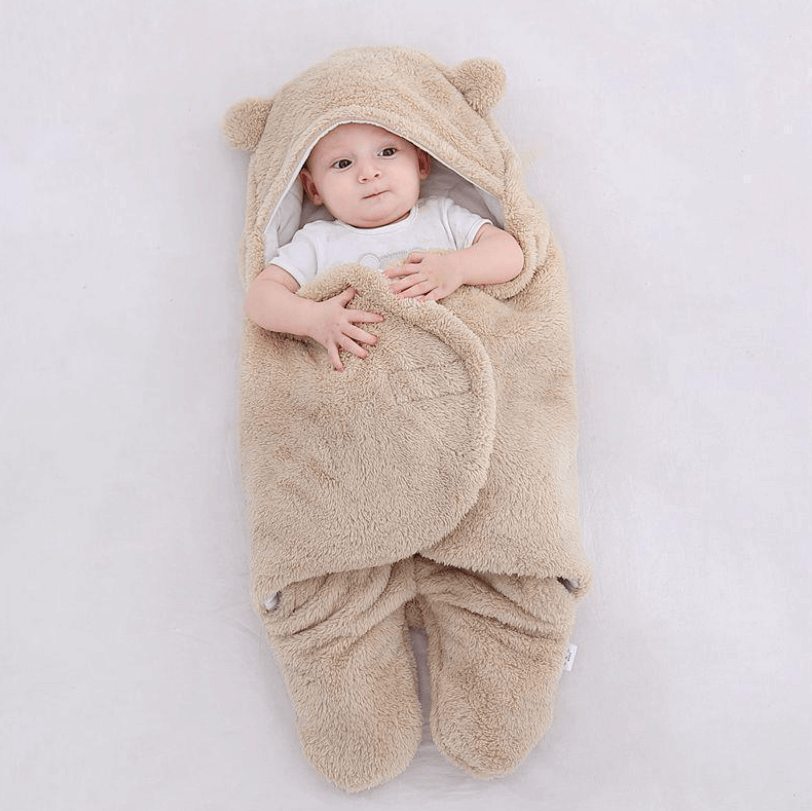 Babypledd sovepose med hette, gir ekstra varme til nyfødt hode.