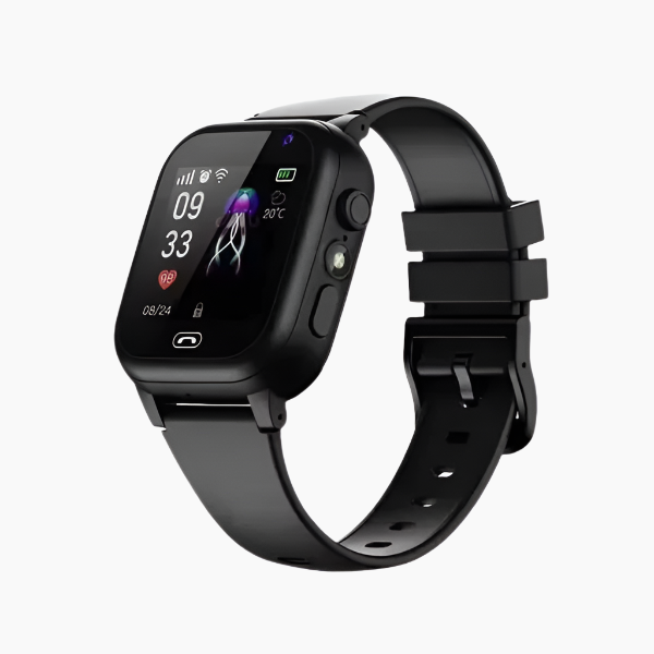 Glad jente med ny GPS smartklokke, holder kontakt via videosamtale med familien