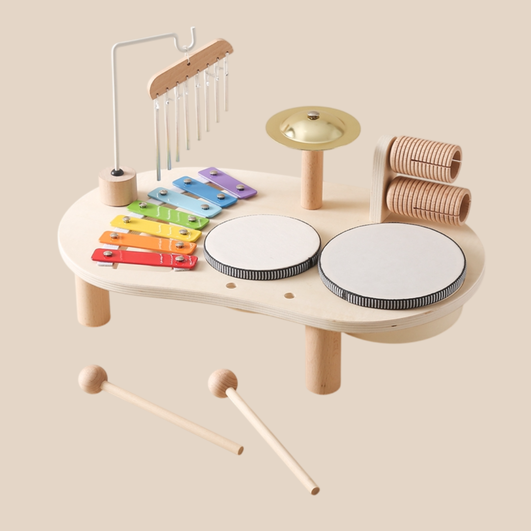 Nærbilde av tre xylofon på musikkinstrumentbord for barn, stimulerer kreativitet