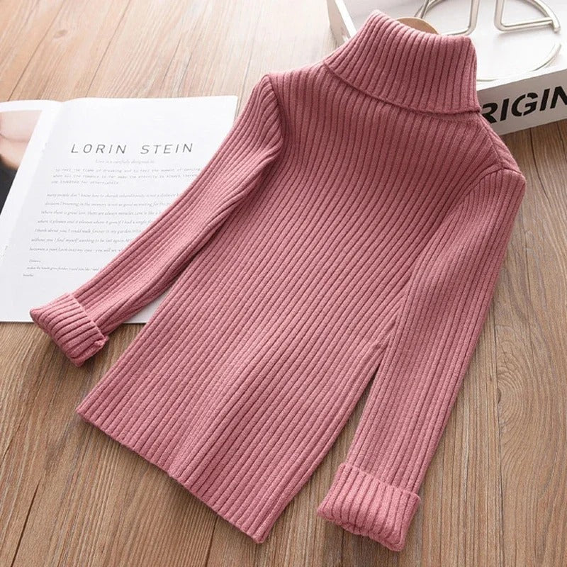 Gruppe barn iført assorterte strikkede turtleneck gensere, vintermote for barn