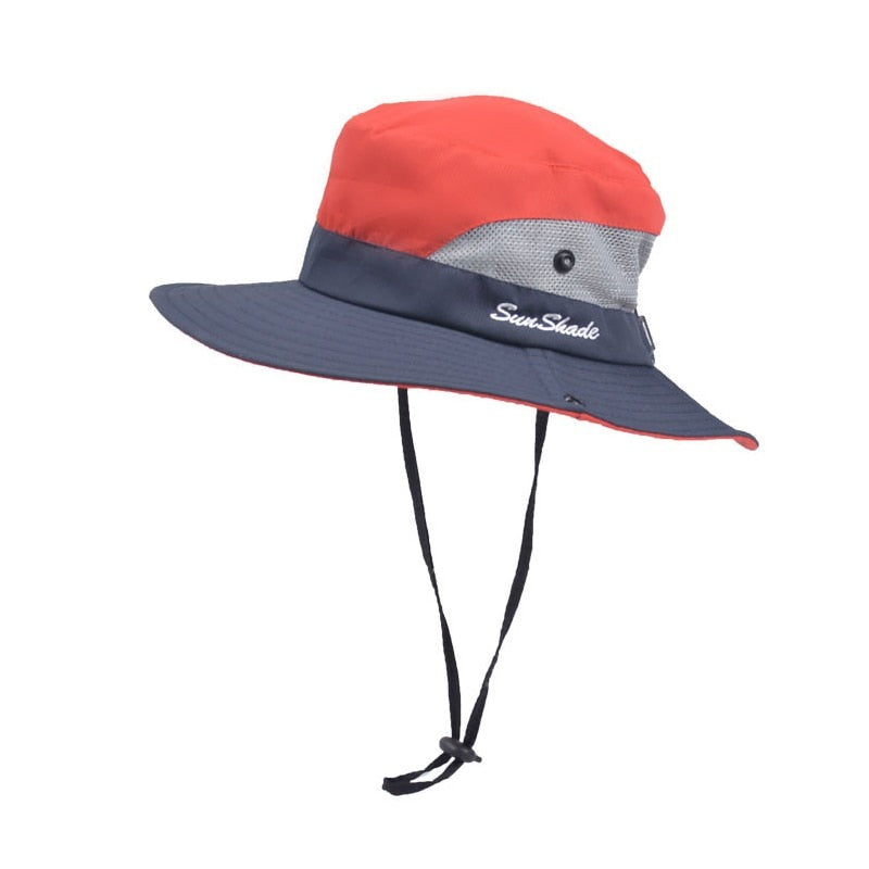 En gruppe fargerike barns UV-solhatter, viser variasjon i farge og design for barnas klær.