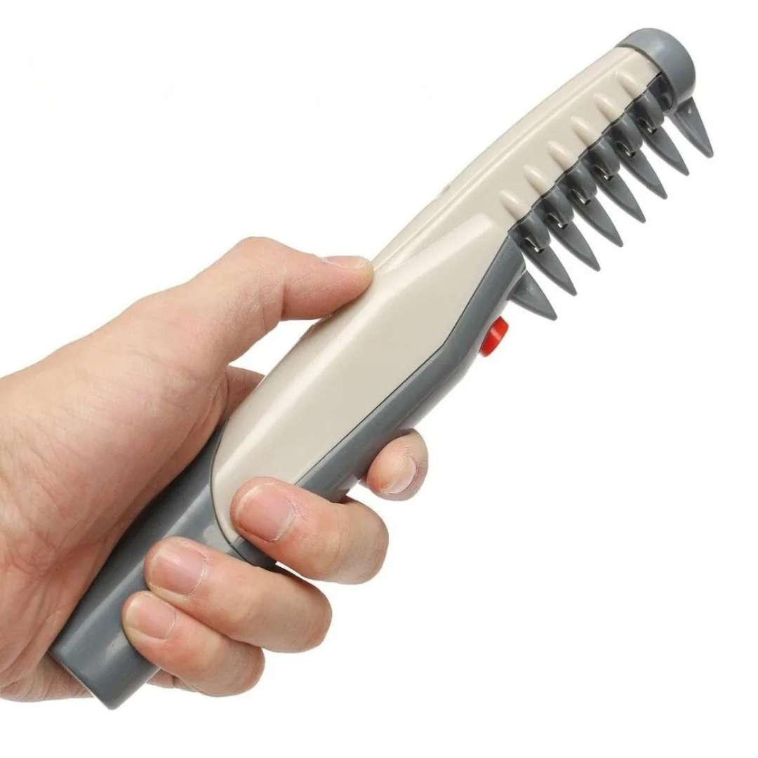 Beige pelspleietrimmer for hund og katt. Effektiv og skånsom flokefjerner for enkel kjæledyrstell.