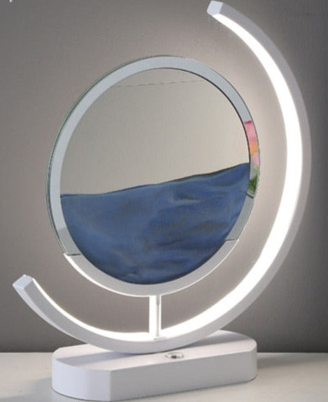 Moderne bordlampe med flytende sandkunst og LED-belysning; en unik og minneverdig gaveidé.