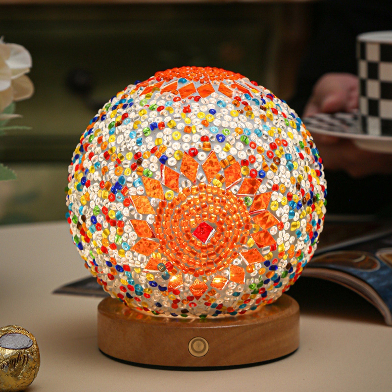 Allsidig boho mosaikk bordlampe. Bruk den som nattlampe, dekorasjon eller gave. USB-drevet med varmt lys.