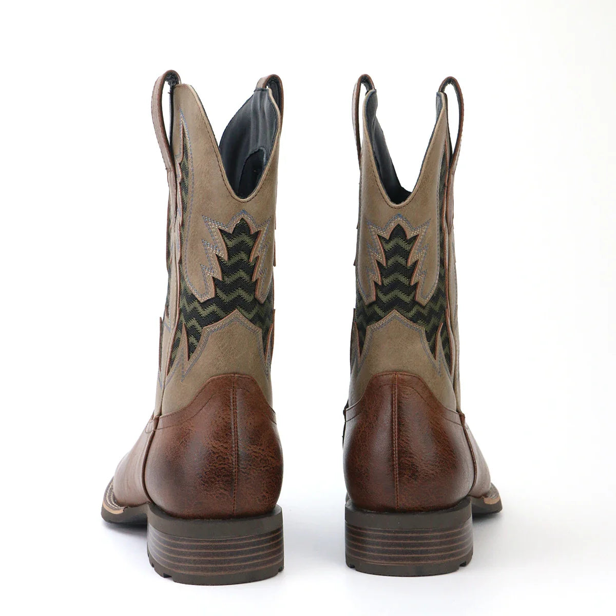 Sideprofil av klassiske brune vintage herre cowboystøvler. Tidløs, elegant stil. Komfortable fritidsboots.