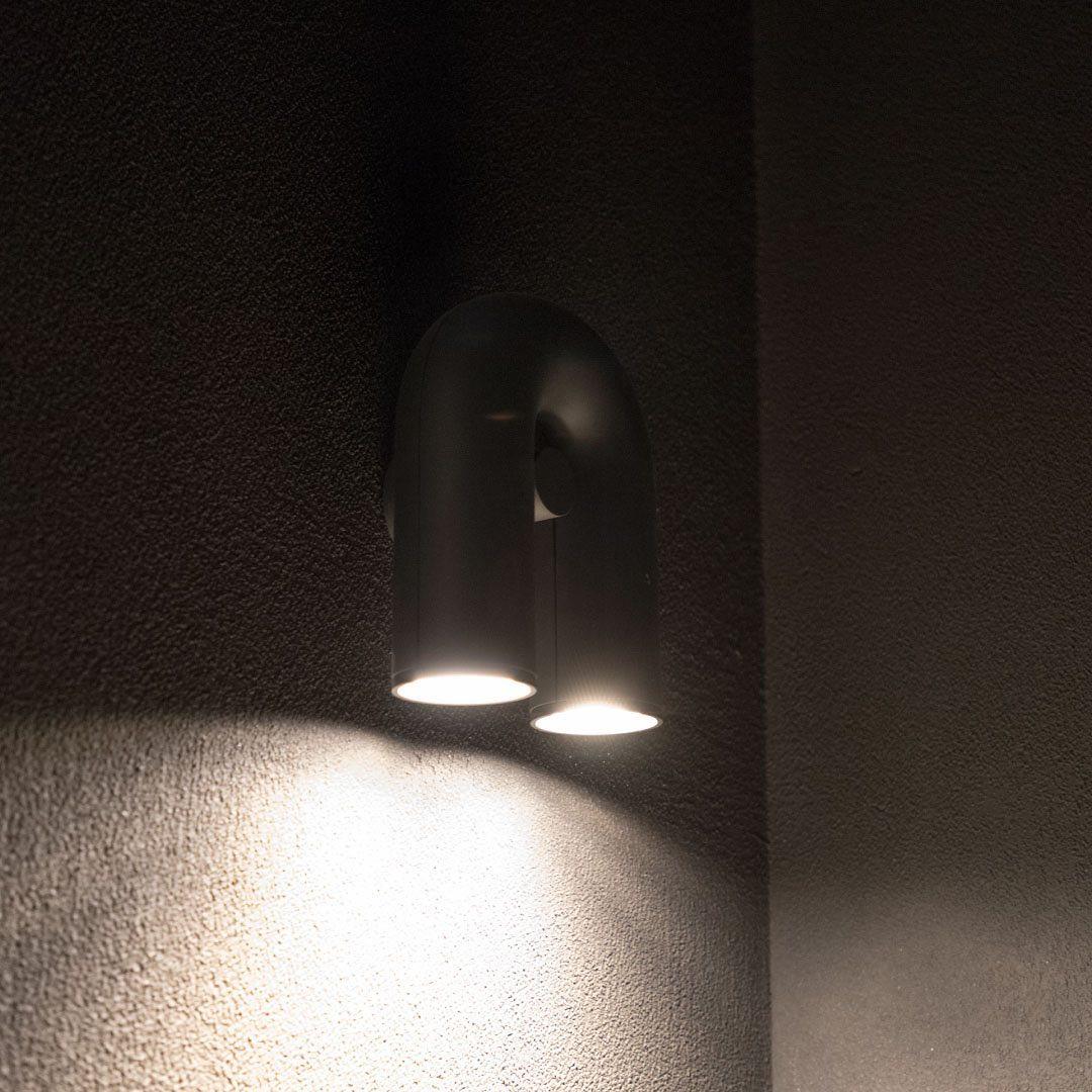 "Cirkus justerbar LED vegglampe med U-formet modul, elegant design for moderne innendørs belysning."