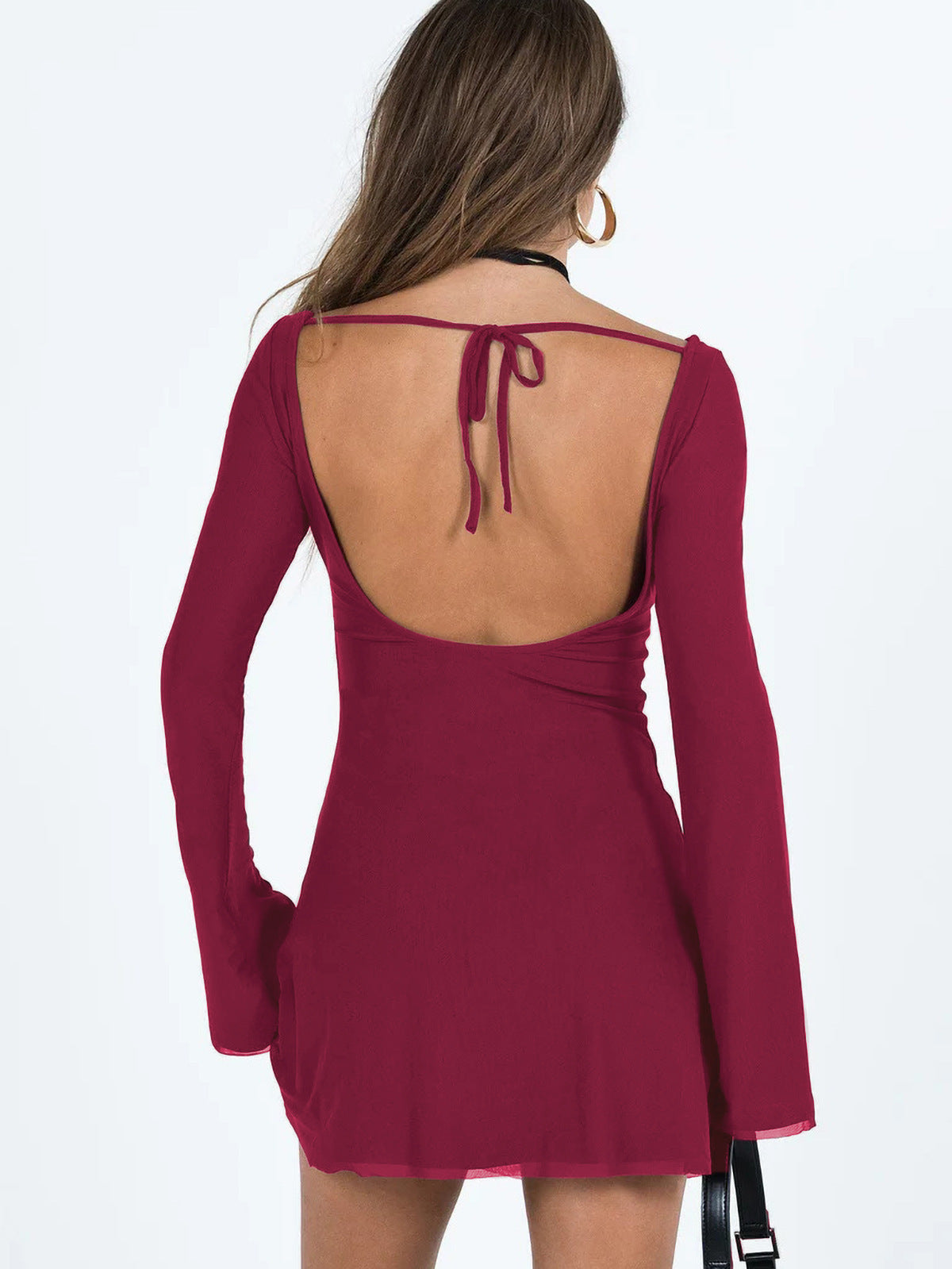 "Dame figurnær minikjole, lange ermer, rund hals, elegant stil, perfekt til spesielle anledninger, flatterende design"