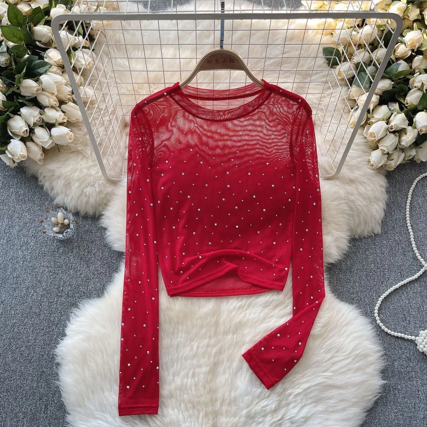 Sidebilde av glitrende festtopp, langermet crop topp med elegante rhinestones.