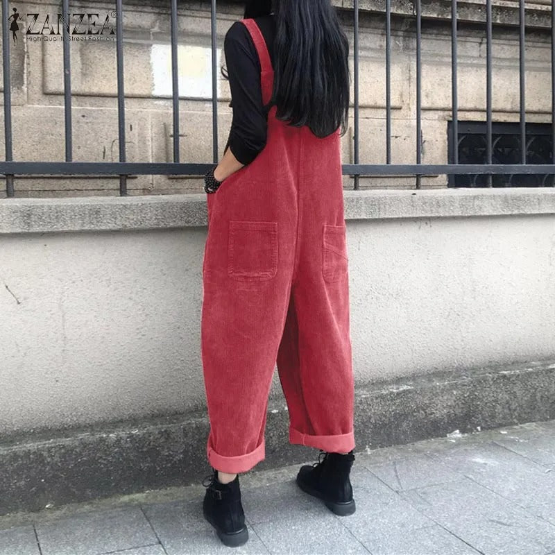 Stilig kvinne jumpsuit med justerbare stropper, vide ben og praktiske lommer for casual look.