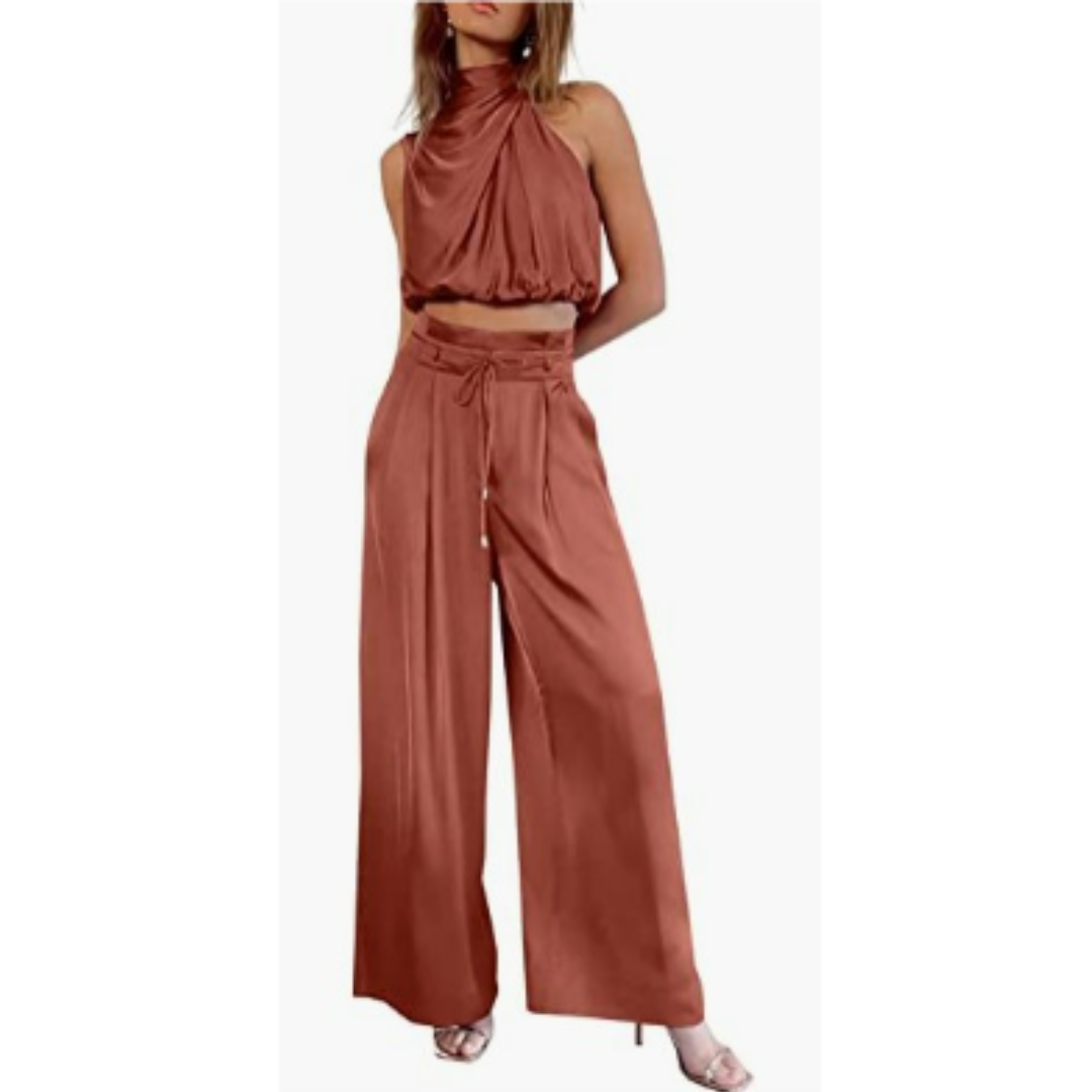 Moteriktig dame jumpsuit for sommeren, minimalistisk og komfortabel. Passer til alle anledninger.