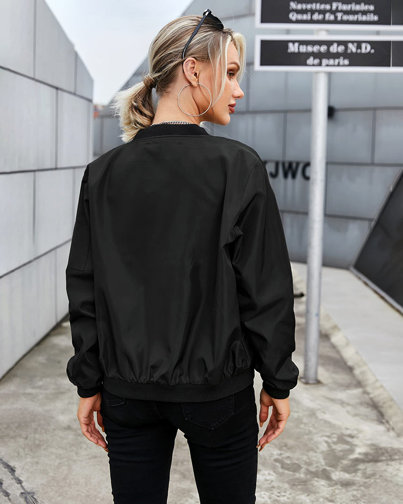 Klassisk dame bomberjakke. Komfortabel og elegant for urbane antrekk og fritidsbruk.