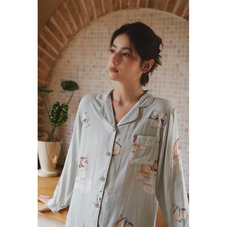 "Dame pyjamas sett med botanisk mønster, pustende stoff og elastisk midje for maksimal komfort og stil."