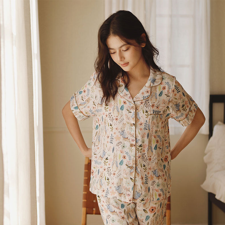 "Dame pyjamas sett med botanisk mønster, pustende stoff og elastisk midje for maksimal komfort og stil."